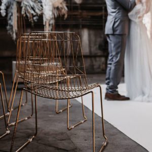 Lucy Wire Chair im Mesh-Look gold