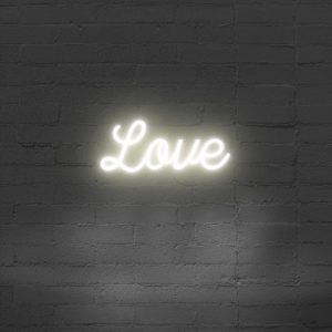 Neon Schriftzug "Love"