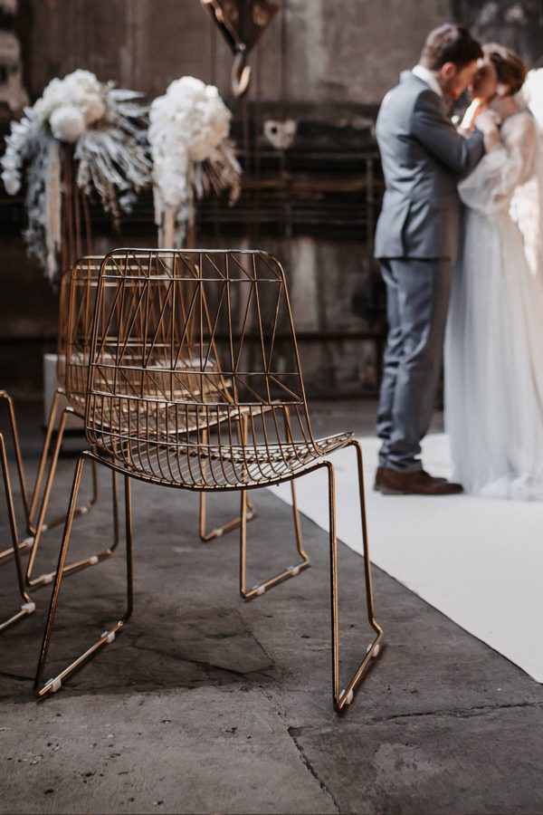 Lucy Wire Stuhl im Mesh-Look gold – Bild 4