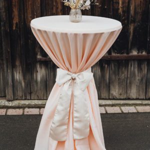 Stehtisch mit Cocktailtischdecke Blush