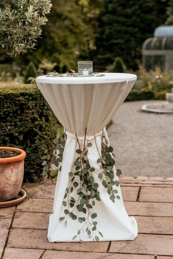 Stehtisch mit Husse Elegance creme