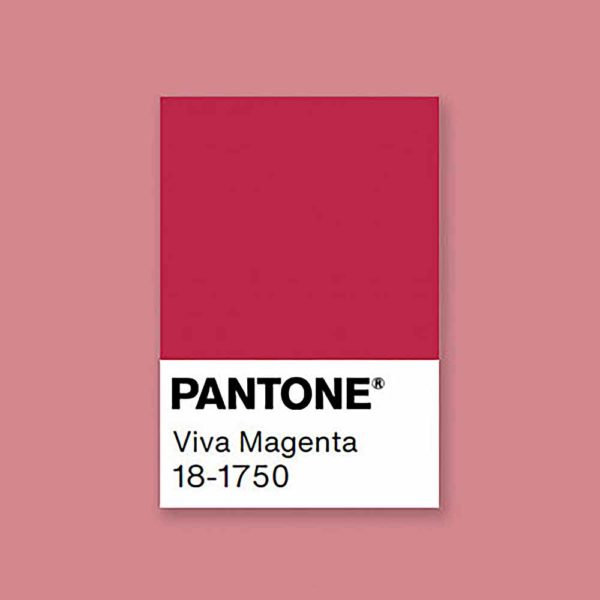Leinenservietten in Viva Magenta, color of the year 2023