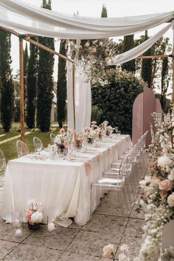 Dinner-Frame Holzkonstruktion für Hochzeitstafel mieten